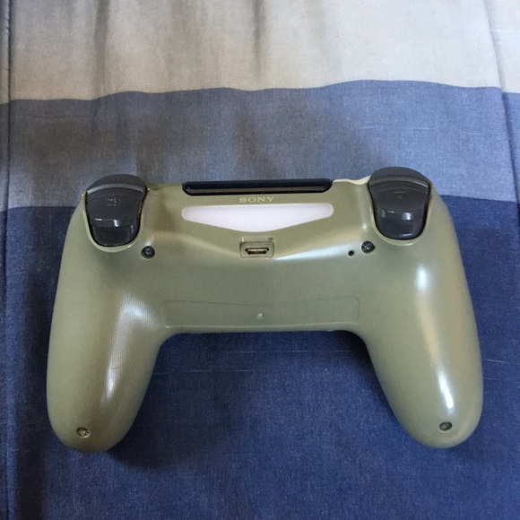 PS4 Controller - Picture 2 of 2